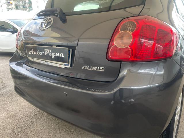 Toyota Auris 1.4 D-4D 5 porte Sol, del 2008, 224.000 km, in vendita a Giugliano In Campania (NA)