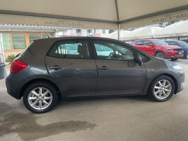 Toyota Auris 1.4 D-4D 5 porte Sol, del 2008, 224.000 km, in vendita a Giugliano In Campania (NA)