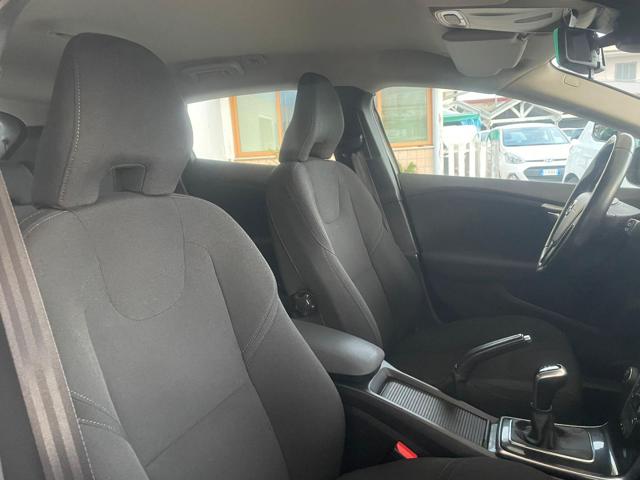 Volvo V40 D2 R-design Momentum, del 2016, 191.000 km, in vendita a Giugliano In Campania (NA)