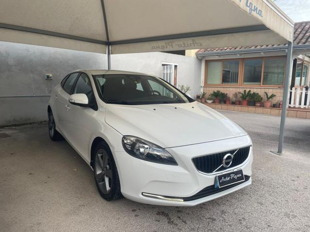 Volvo V40 D2 R-design Momentum - foto 3 di 4