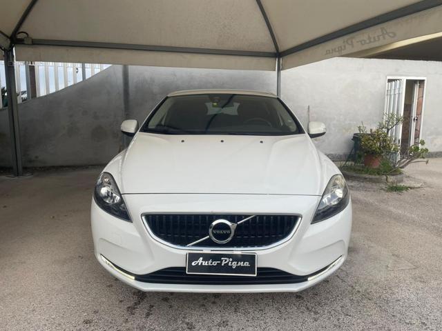 Volvo V40 D2 R-design Momentum - foto 2 di 4