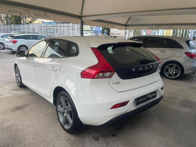 Volvo V40 D2 R-design Momentum - foto 4 di 4