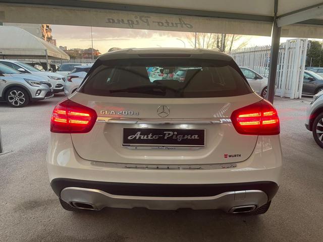 Mercedes-Benz GLA 200 d Automatic Premium, del 2017, 170.000 km, in vendita a Giugliano In Campania (NA)