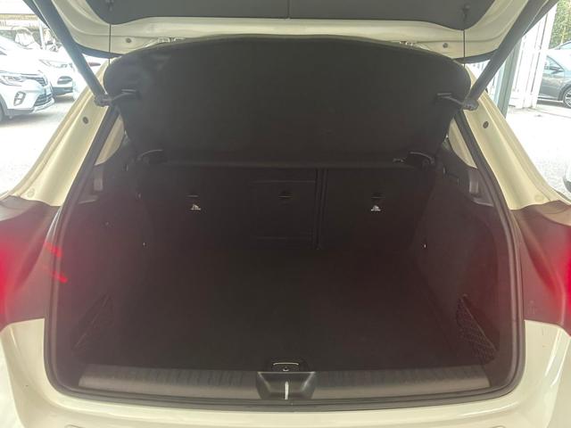 Mercedes-Benz GLA 200 d Automatic Premium, del 2017, 170.000 km, in vendita a Giugliano In Campania (NA)