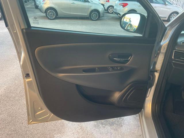 Lancia Ypsilon 0.9 TwinAir 85 CV 5 porte S&S Platinum usato a GIUGLIANO IN CAMPANIA