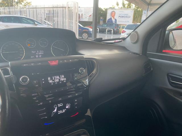 Lancia Ypsilon 0.9 TwinAir 85 CV 5 porte S&S Platinum, del 2012, 100.000 km, in vendita a Giugliano In Campania (NA)