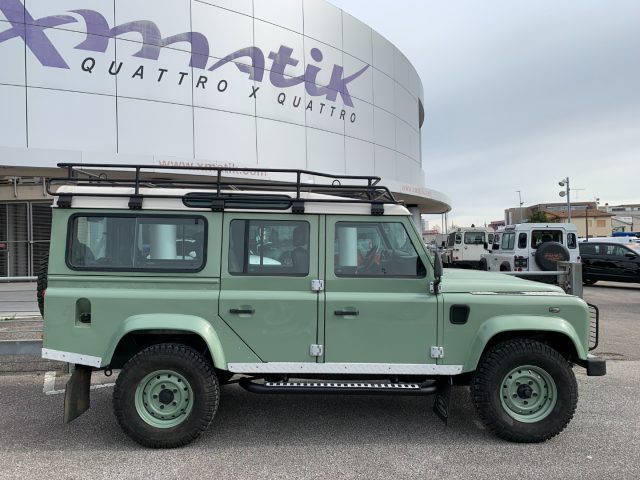 Land Rover Defender 110 2.2 TD4 Station Wagon Heritage Edition 7 posti - foto 2 di 4