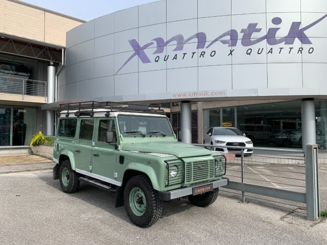 Land Rover Defender 110 2.2 TD4 Station Wagon Heritage Edition 7 posti, del 2015, 142.500 km, in vendita a San Vendemiano (TV)