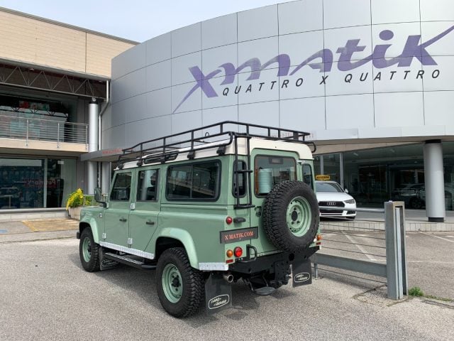 Land Rover Defender 110 2.2 TD4 Station Wagon Heritage Edition 7 posti - foto 3 di 12