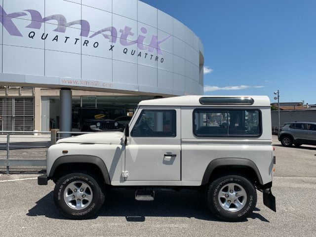 Land Rover Defender 90 2.4 TD4 Station Wagon 4 POSTI, ARIA + GANCIO - foto 4 di 9