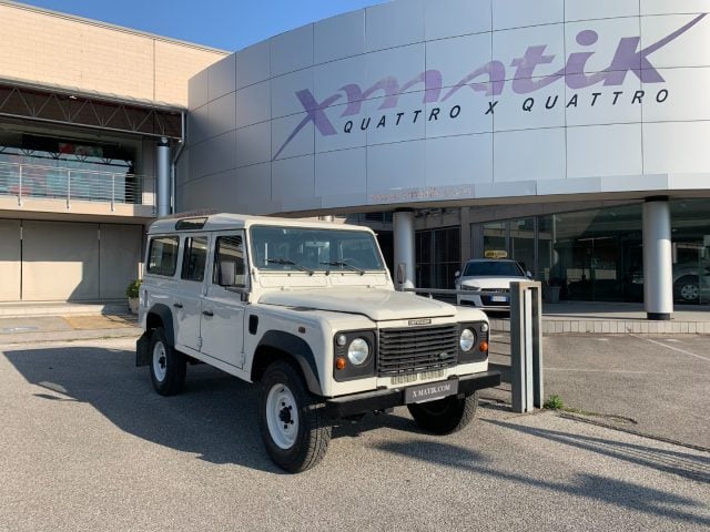Land Rover Defender 110 2.5 Td5 cat Station Wagon 9 POSTI, del 2004, 235.700 km, in vendita a San Vendemiano (TV)