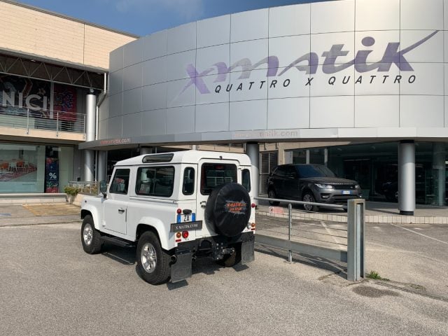 Land Rover Defender 90 2.2 TD4 PARAURTI CON VERRICELLO OMOLOGATO - foto 3 di 9