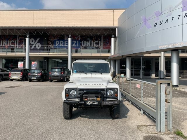 Land Rover Defender 90 2.2 TD4 PARAURTI CON VERRICELLO OMOLOGATO - foto 2 di 9