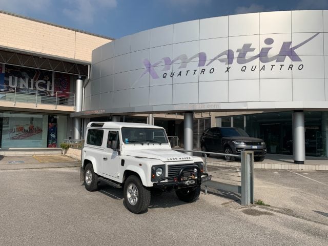 Land Rover Defender 90 2.2 TD4 PARAURTI CON VERRICELLO OMOLOGATO, del 2012, 96.400 km, in vendita a San Vendemiano (TV)