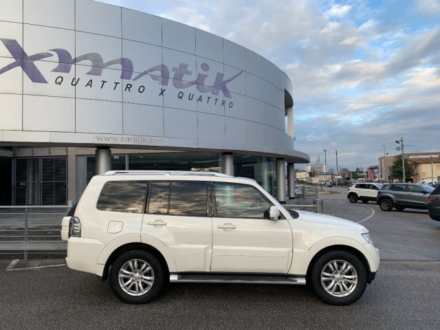 Mitsubishi Pajero 3.2 DI-D 16V aut. Instyle 4X4 7 POSTI - foto 2 di 11
