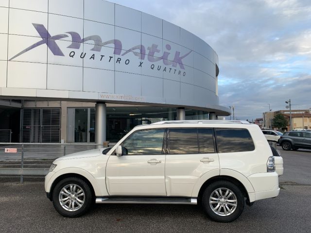 Mitsubishi Pajero 3.2 DI-D 16V aut. Instyle 4X4 7 POSTI - foto 4 di 11