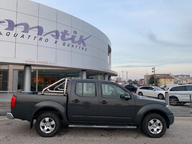 Nissan Navara 2.5 dCi 4 porte Double Cab AUT. SOLO COMMERCIANTI - foto 2 di 4