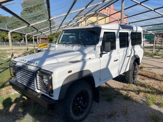 Land Rover Defender 110 2.2 TD4 Station Wagon N1 7 POSTI PREZZO + IVA, del 2013, 189.400 km, in vendita a San Vendemiano (TV)