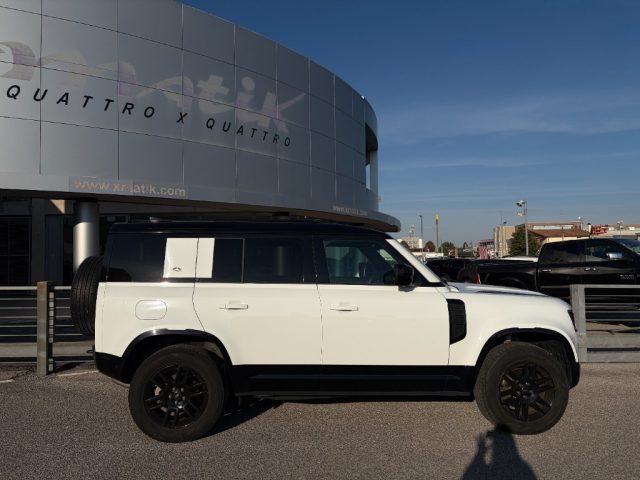 Land Rover Defender 110 3.0D I6 200 CV MHEV AWD Auto SE - UNIPROP. - foto 2 di 4