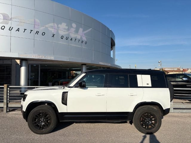 Land Rover Defender 110 3.0D I6 200 CV MHEV AWD Auto SE - UNIPROP. - foto 3 di 4