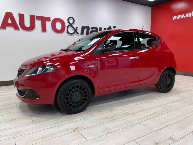 Lancia Ypsilon 1.0 FIREFLY HYBRID - foto 3 di 4