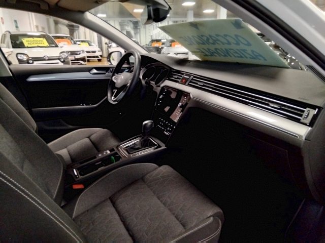 Volkswagen Passat Variant 2.0 TDI SCR EVO DSG Business, del 2023, 44.593 km, in vendita a Vigevano (PV)