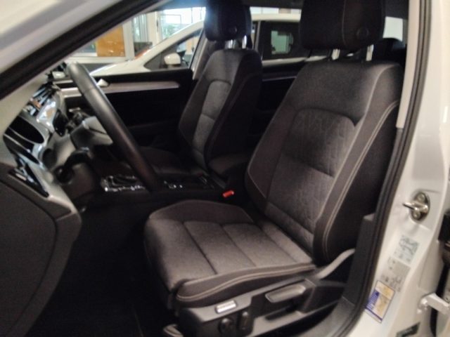 Volkswagen Passat Variant 2.0 TDI SCR EVO DSG Business usato a VIGEVANO
