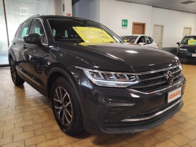 Volkswagen Tiguan 1.5 TSI ACT Life C/GRIMALDI SPECIAL DAY usato a VIGEVANO