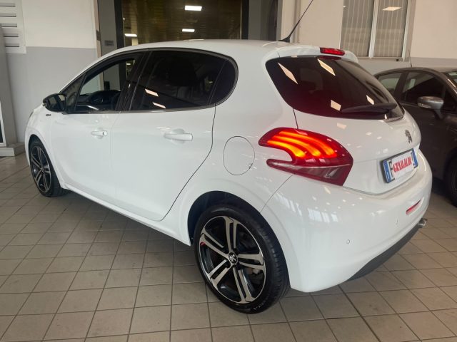 Peugeot 208 PureTech110 5 porte GT Line - foto 3 di 4
