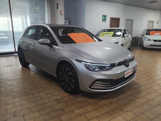 Volkswagen Golf 1.0 eTSI EVO Life DSG 17" MHEV usato a VIGEVANO
