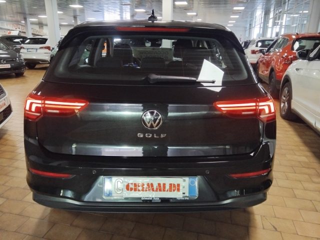 Volkswagen Golf 2.0 TDI 115 CV SCR Life usato a VIGEVANO
