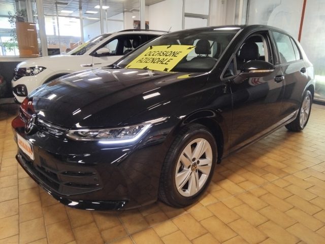 Volkswagen Golf 2.0 TDI 115 CV SCR Life usato a VIGEVANO