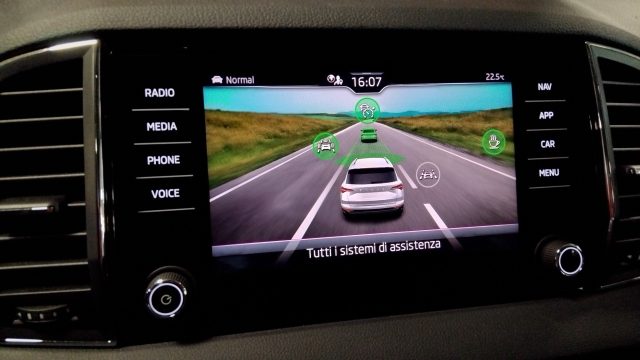 Skoda Karoq 2.0 TDI SCR 4x4 DSG Style usato a VIGEVANO