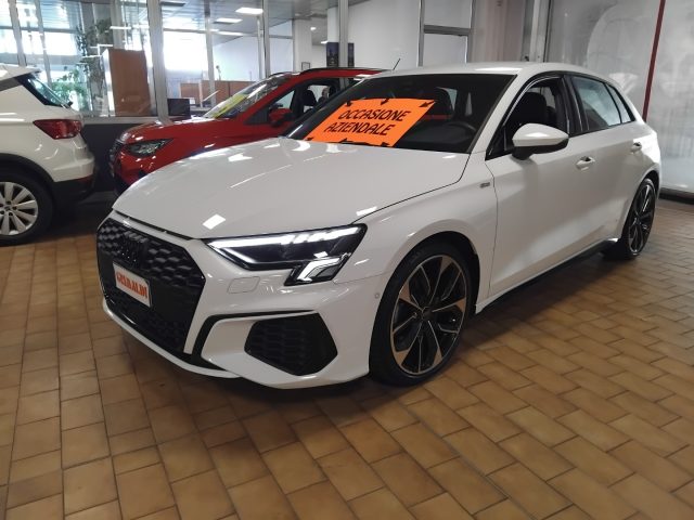 Audi A3 SPORTBACK 40 TDI quattro S tr. S line edition 19" - foto 2 di 4