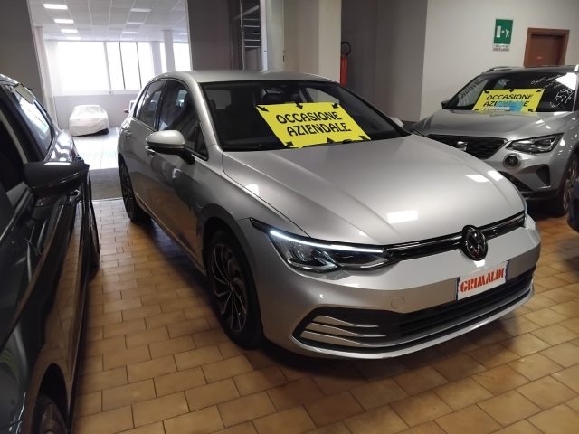 Volkswagen Golf 1.0 eTSI EVO Life DSG 17" MHEV C/GRIMALDI SP.DAY, del 2022, 52.424 km, in vendita a Vigevano (PV)