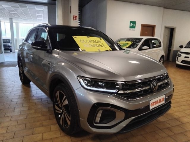 Volkswagen T-Roc 1.5 TSI DSG R-Line 18" VIDEO LED C/GRIMALDI SP.DAY, del 2025, 28.430 km, in vendita a Vigevano (PV)