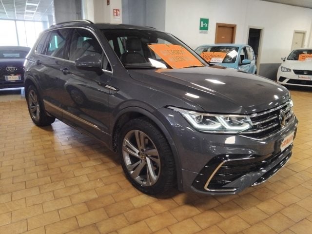 Volkswagen Tiguan 2.0 TDI 150 CV DSG R-Line 19" C/GRIMALDI SP.DAY, del 2022, 64.838 km, in vendita a Vigevano (PV)