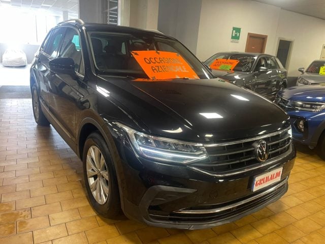 Volkswagen Tiguan 2.0 TDI Life VIDEO LED, del 2023, 41.474 km, in vendita a Vigevano (PV)