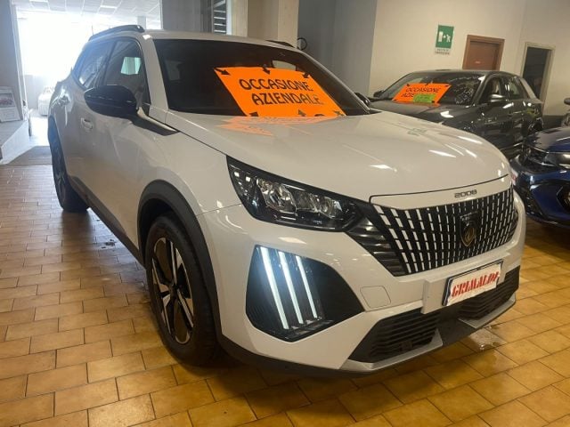 Peugeot 2008 PureTech 100 S&S Allure, del 2025, 27.208 km, in vendita a Vigevano (PV)