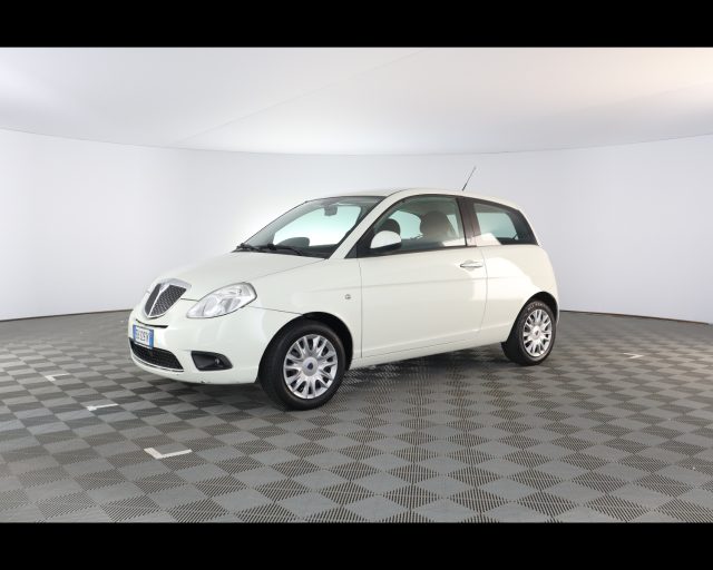 Lancia Ypsilon II 2007 - 1.2 8v New Oro (oro) usato a PIACENZA