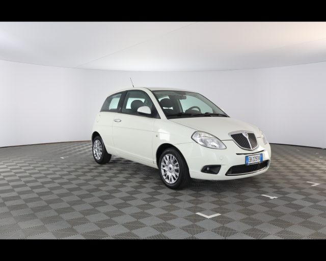 Lancia Ypsilon II 2007 - 1.2 8v New Oro (oro) - foto 4 di 4