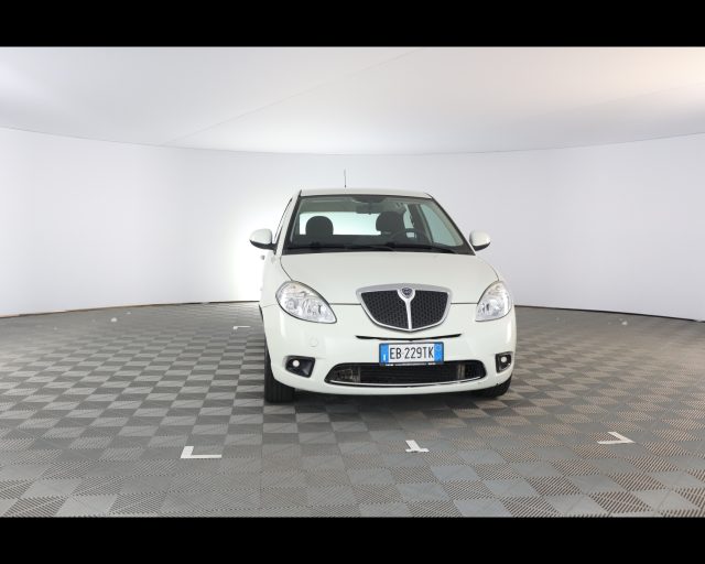 Lancia Ypsilon II 2007 - 1.2 8v New Oro (oro) - foto 3 di 4