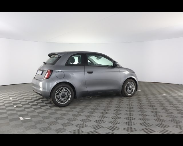 Fiat 500 Nuova HATCHBACK MY23-La Nuova - 320 Berlina, del 2024, in vendita a Piacenza (PC)