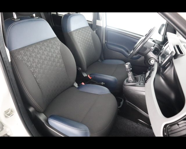 Fiat Panda 1.0 firefly hybrid City Cross s&s 70cv 5p.ti - foto 3 di 4
