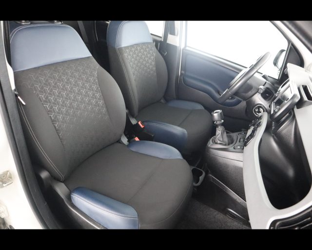 Fiat Panda 1.0 firefly hybrid City Cross s&s 70cv 5p.ti usato a PIACENZA