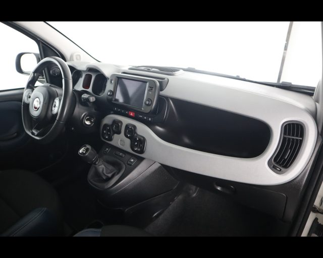 Fiat Panda 1.0 firefly hybrid City Cross s&s 70cv 5p.ti usato a PIACENZA