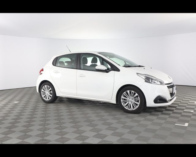 Peugeot 208 1.2 puretech Active s&s 82cv 5p neopatentati usato a PIACENZA