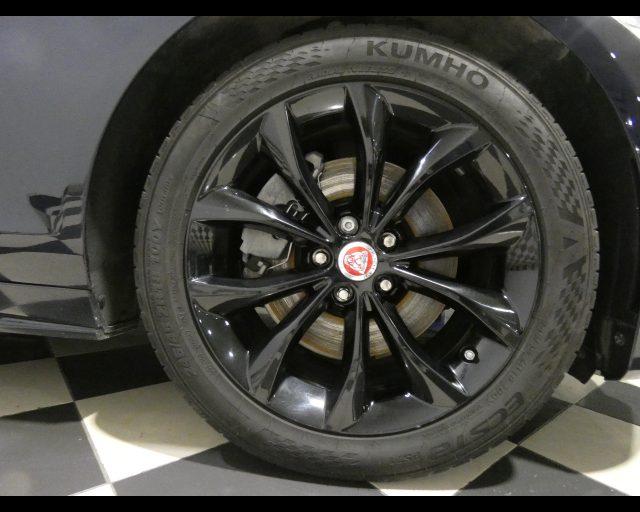 Jaguar XF Sportbrake 2.0d i4 R-Sport 180cv auto my20 - foto 4 di 4