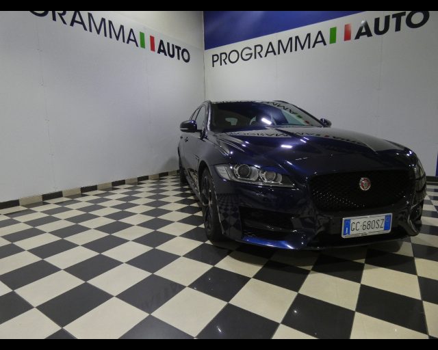 Jaguar XF Sportbrake 2.0d i4 R-Sport 180cv auto my20 - foto 3 di 4