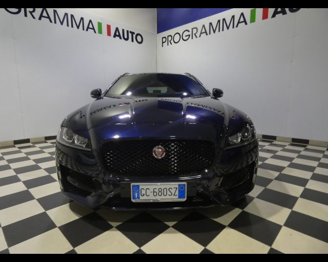 Jaguar XF Sportbrake 2.0d i4 R-Sport 180cv auto my20 - foto 2 di 4